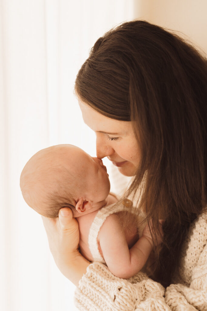 Newborn-Shooting in Würzburg – Neugeborenes Baby, Fotografin Antonia Horbelt